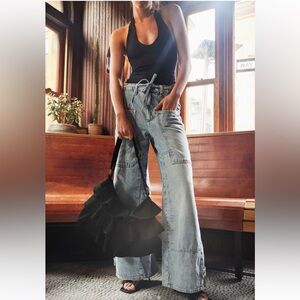 Free People Outlaw Mid-Rise Wide Leg Jeans - SIZE SMALL CURVY
